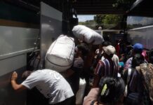 Sin gas ni comida caliente, 117 jornaleros indígenas de la Montaña migran a seis estados del norte Sin gas ni comida caliente, 117 jornaleros indígenas de la Montaña migran a seis estados del norte