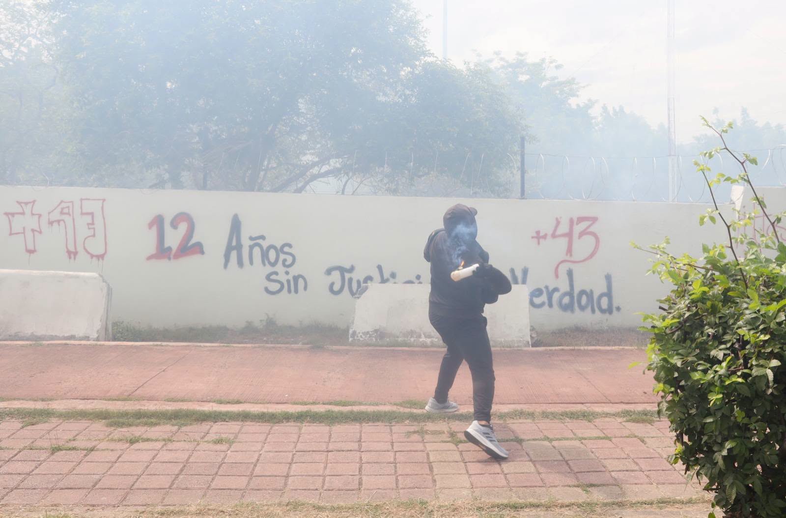 En Iguala, familias de Ayotzinapa exigen al Ejército entregar 853 folios a 12 años de la desaparición