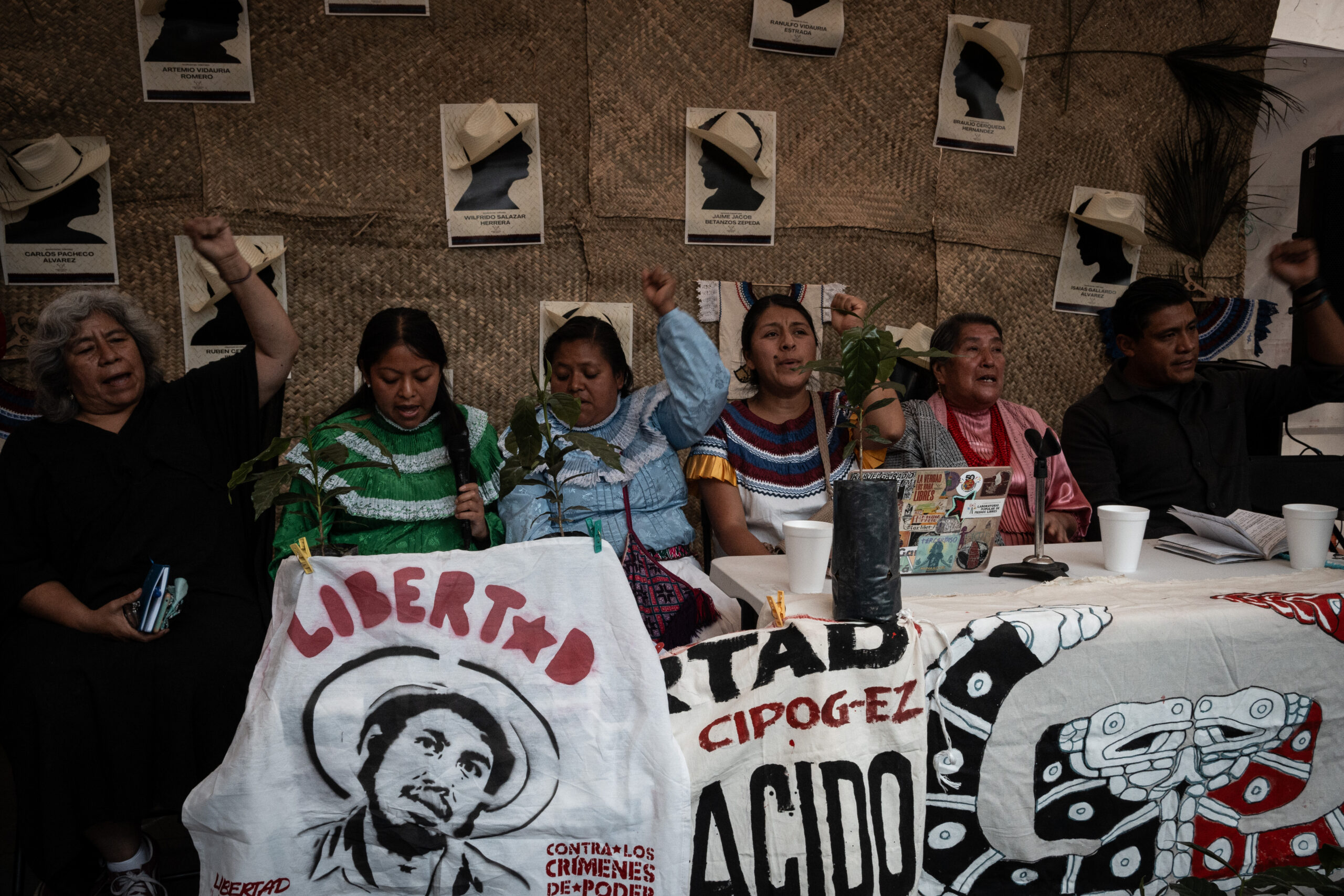 Eloxochitlán: mujeres mazatecas exigen regreso de 14 defensores y plantean convocar al EZLN