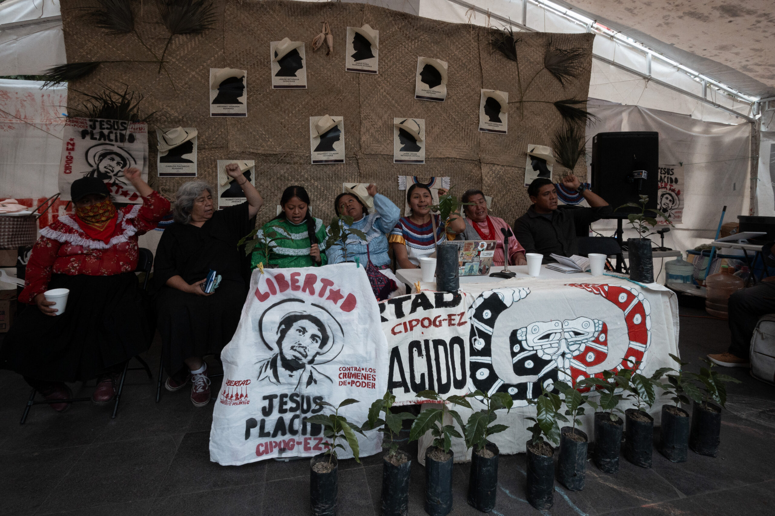 Eloxochitlán: mujeres mazatecas exigen regreso de 14 defensores y plantean convocar al EZLN