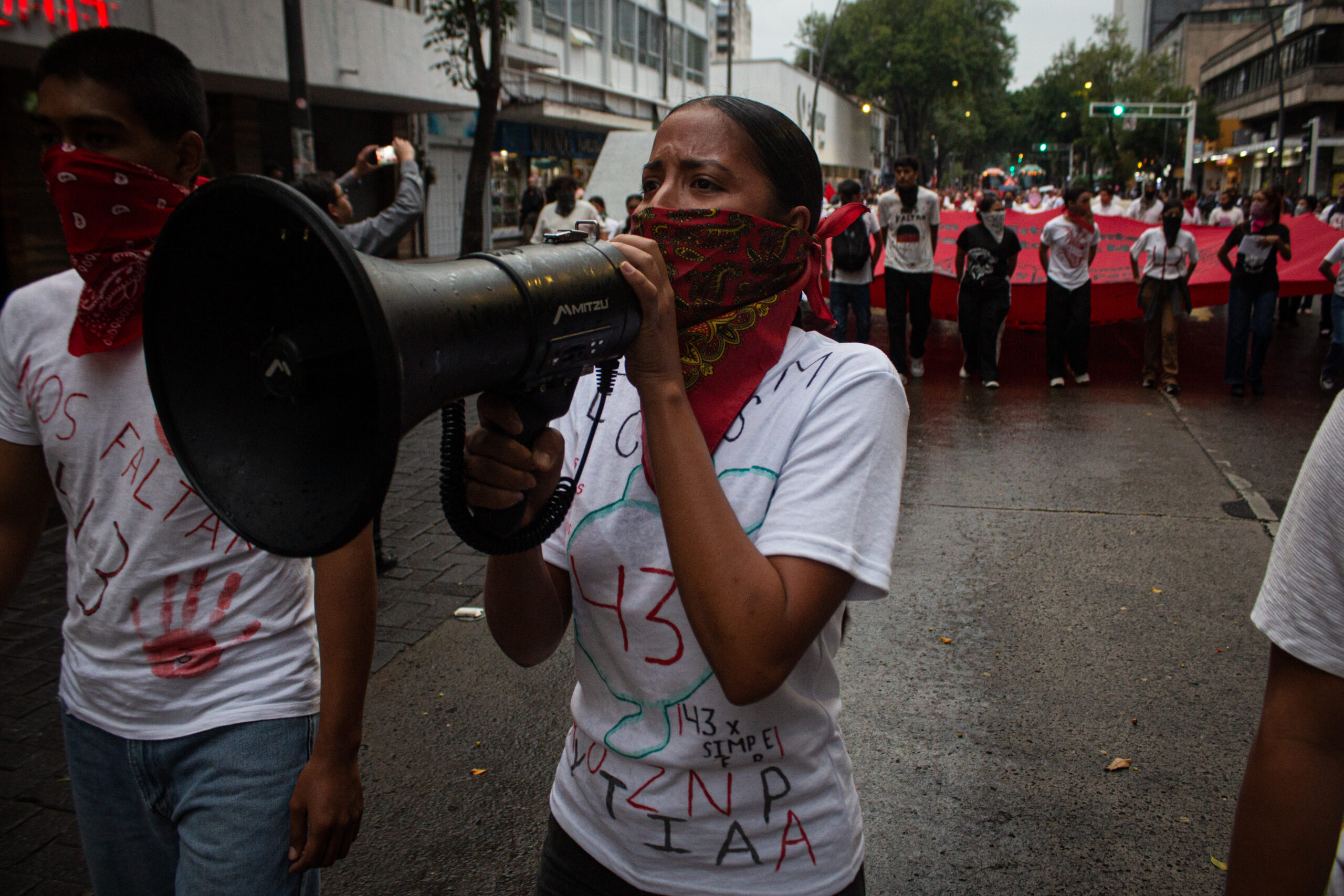 Normalistas de Atequiza marchan en Guadalajara a 12 años de la desaparición de los 43 de Ayotzinapa