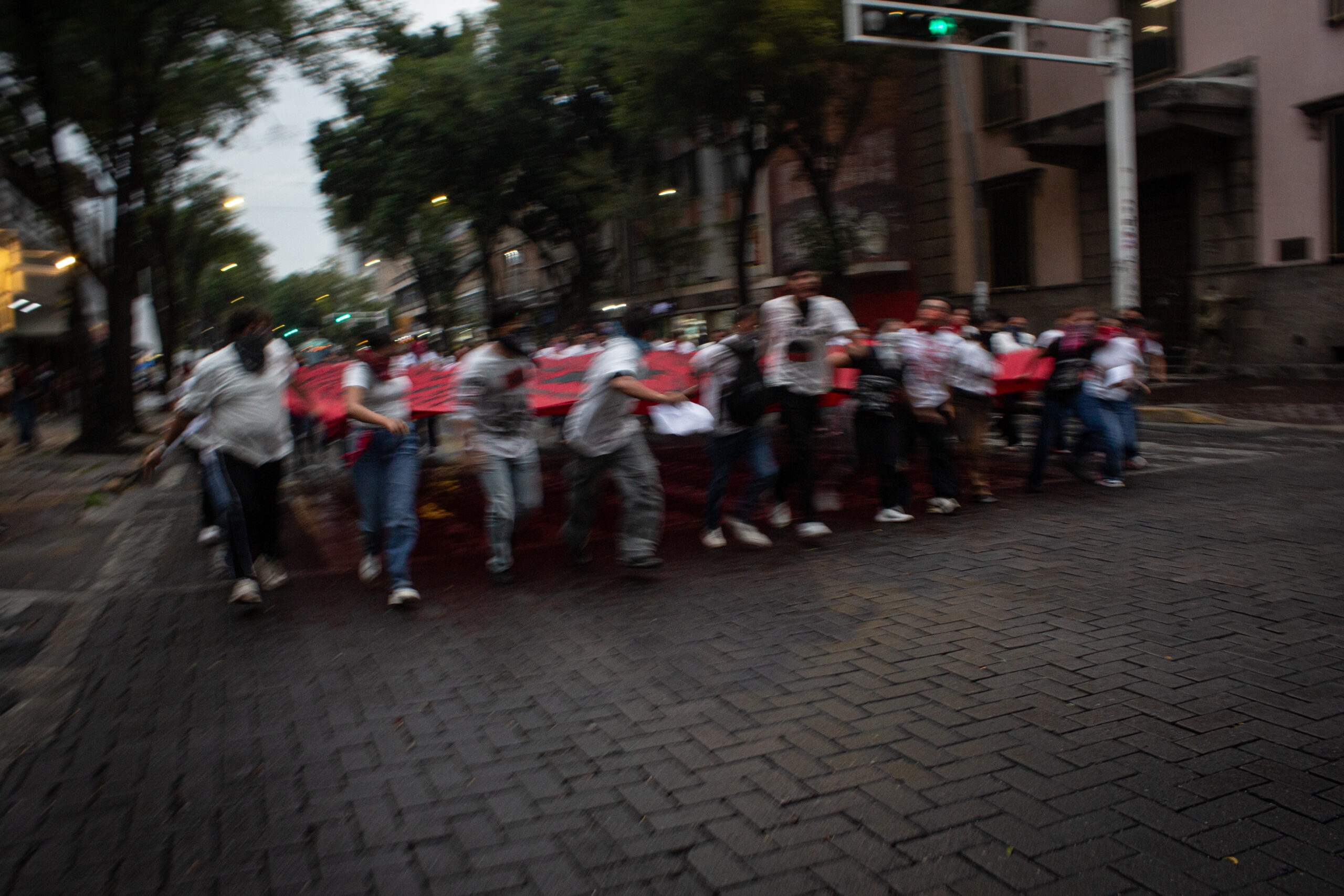 Normalistas de Atequiza marchan en Guadalajara a 12 años de la desaparición de los 43 de Ayotzinapa