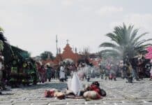 La danza por la Virgen de La Merced: Una conquista de abolengo Danzantes en el Templo de Santo Tomás Apóstol para celebrar el día de la Virgen de La Merced y el 69 aniversario del mercado del barrio.