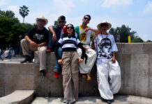 Jarocholos encienden la explanada de Bellas Artes al ritmo de son jarocho y cumbia Jarocholos encienden la explanada de Bellas Artes al ritmo de son jarocho y cumbia