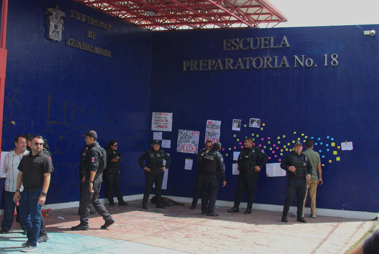 Estudiantes de Prepa 17 protestan por denuncias de acoso; crecen movilizaciones en la UdeG
