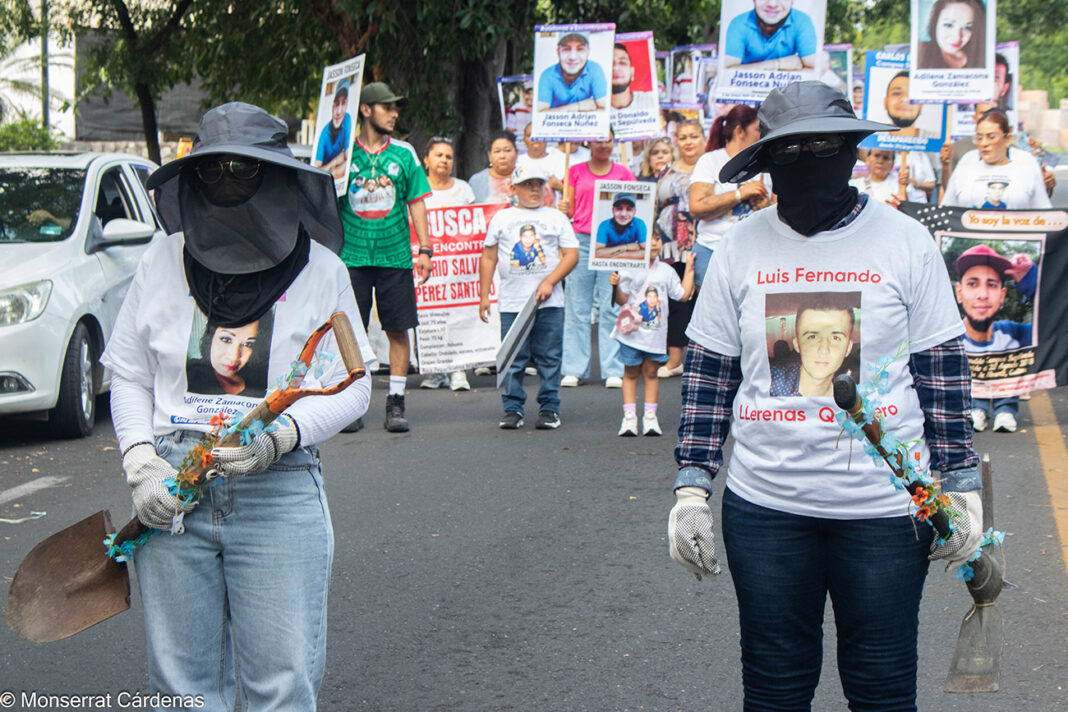 _MG_5007-2.jpg Familias buscadoras marchan en Colima por mil 476 personas desaparecidas