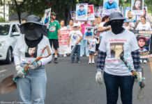 Rascar la tierra en un país de heridas abiertas: familias buscadoras marchan por los 1500 desaparecidos en Colima Familias buscadoras marchan en Colima por mil 476 personas desaparecidas
