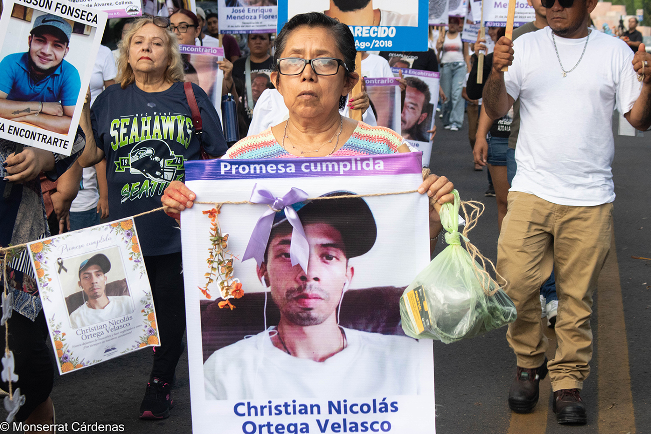 Familias buscadoras marchan en Colima por mil 476 personas desaparecidas