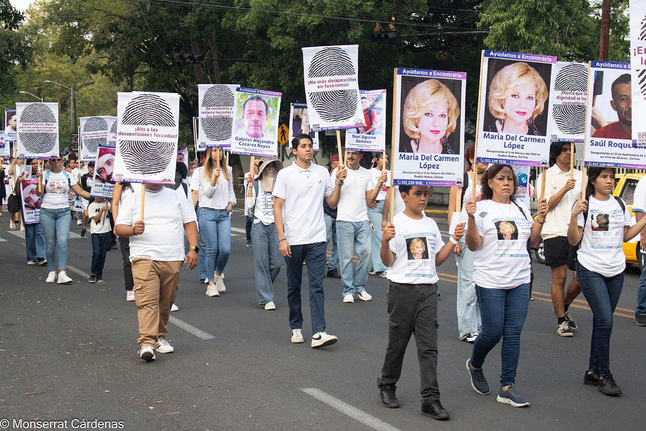 Familias buscadoras marchan en Colima por mil 476 personas desaparecidas