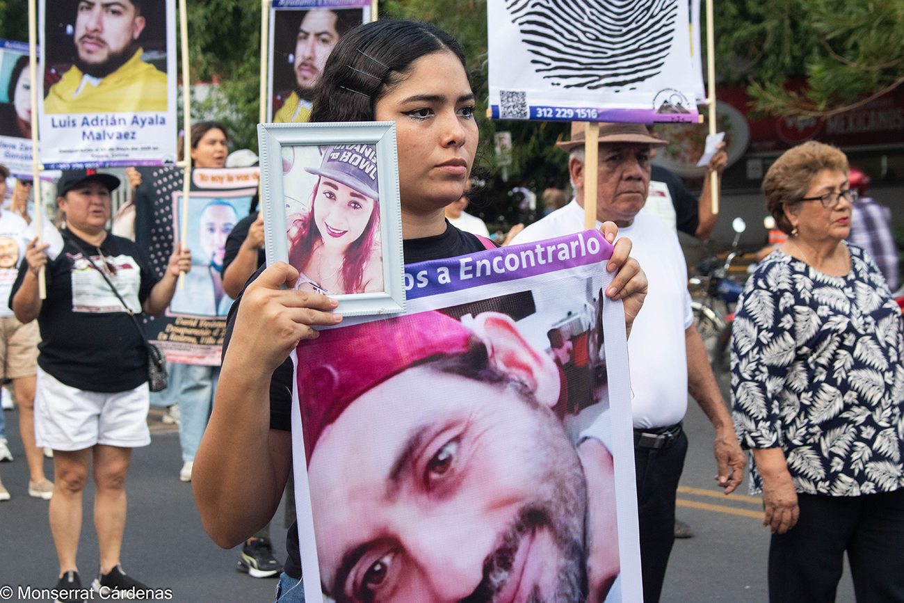 Familias buscadoras marchan en Colima por mil 476 personas desaparecidas
