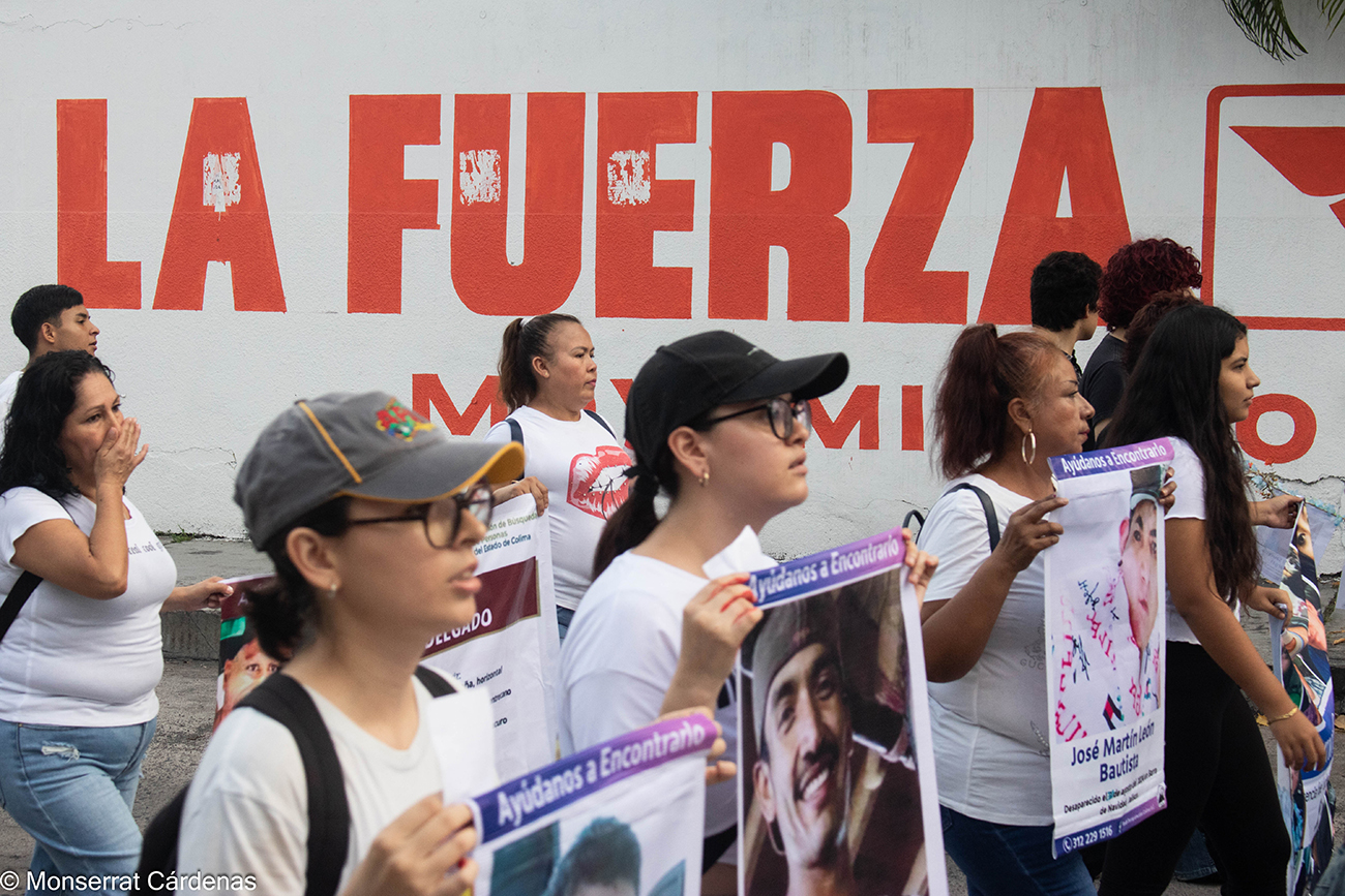 Familias buscadoras marchan en Colima por mil 476 personas desaparecidas