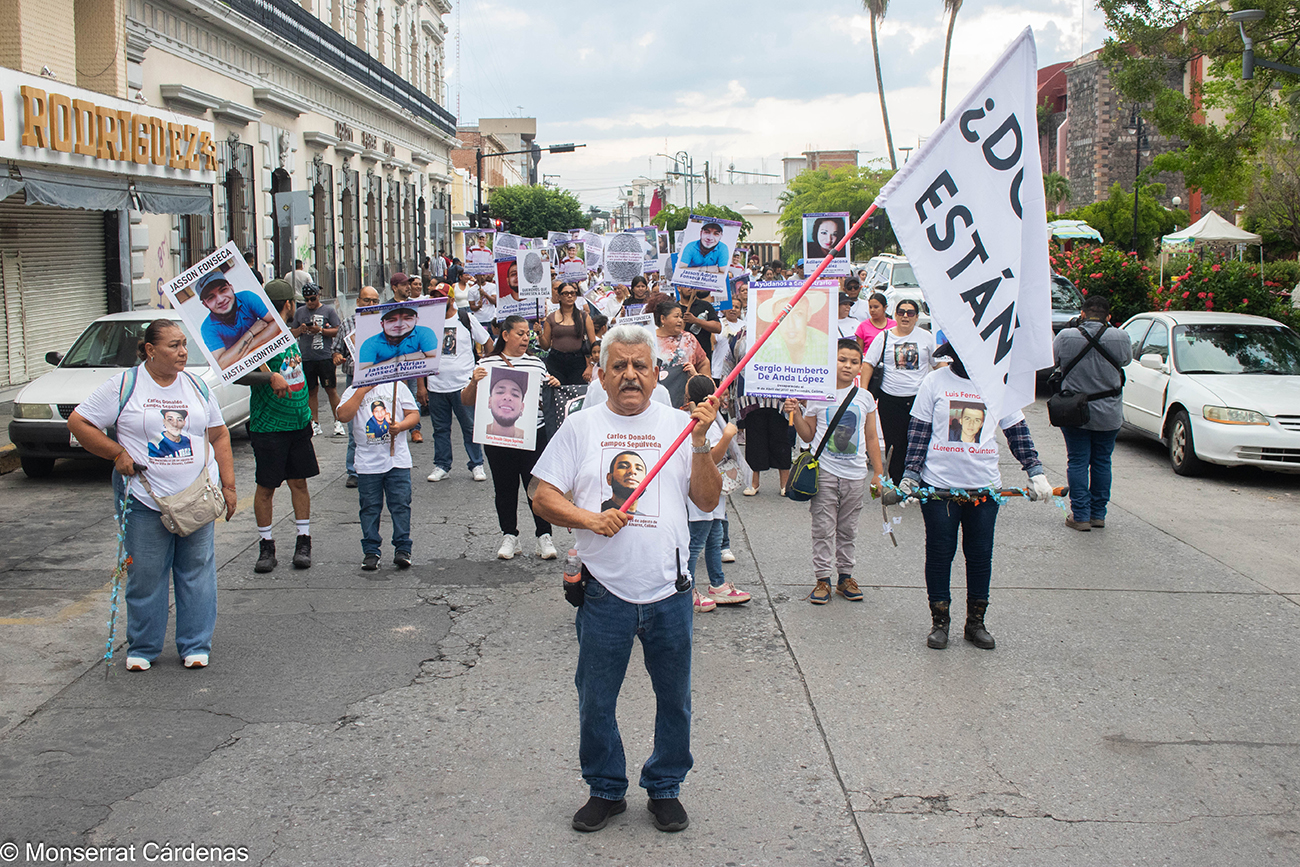 Familias buscadoras marchan en Colima por mil 476 personas desaparecidas