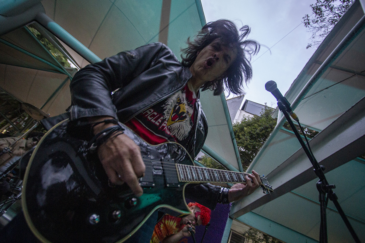 Mural de Rockdrigo González llega a Bruselas 8, donde murió en 1985