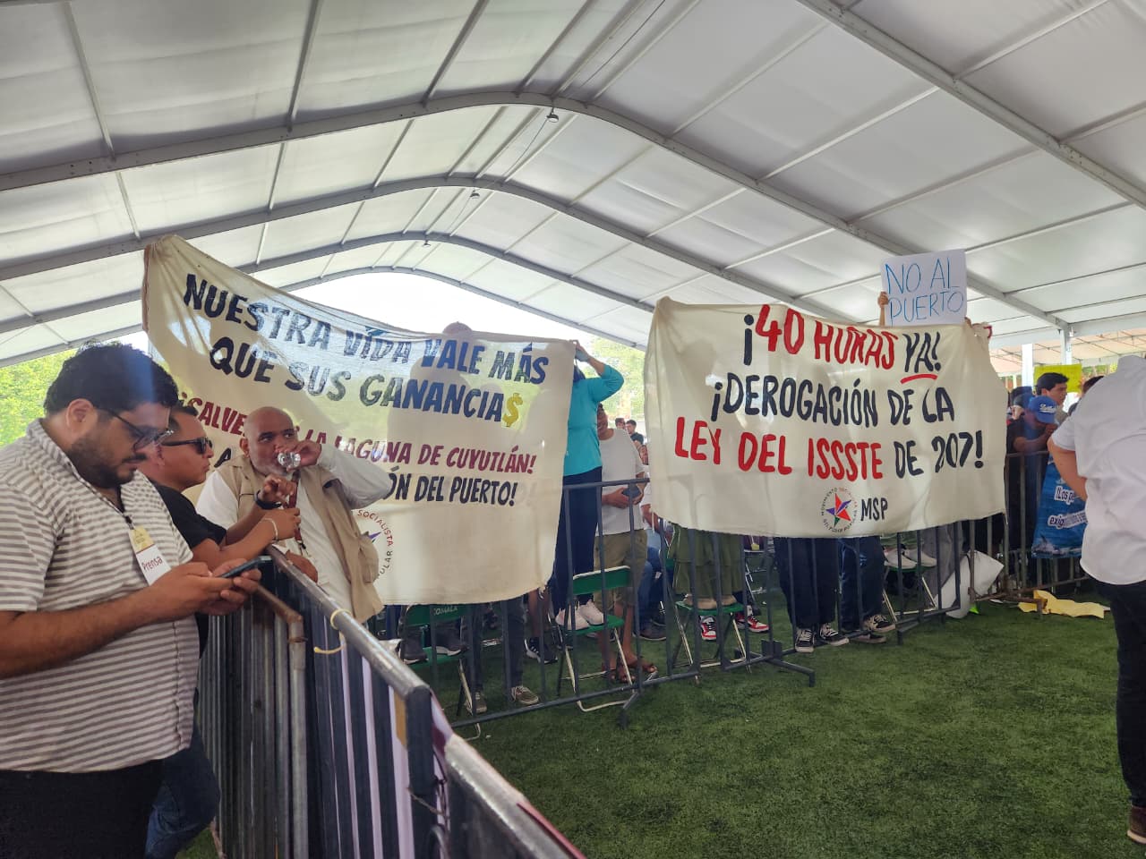 Sheinbaum llama "irrespetuosos" e "infiltrados del PRIAN" a ambientalistas que protestaron por la ampliación del Puerto de Manzanillo