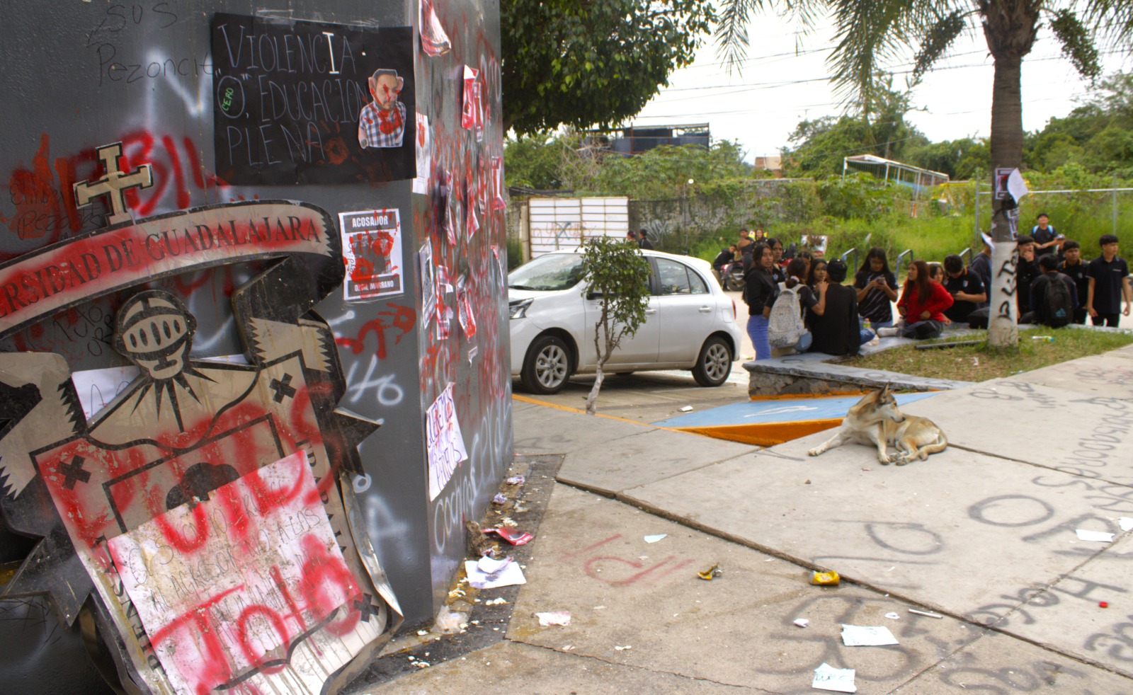 Estudiantes de la Prepa 16 de la UdeG protestan por denuncias de presunto acoso contra un profesor