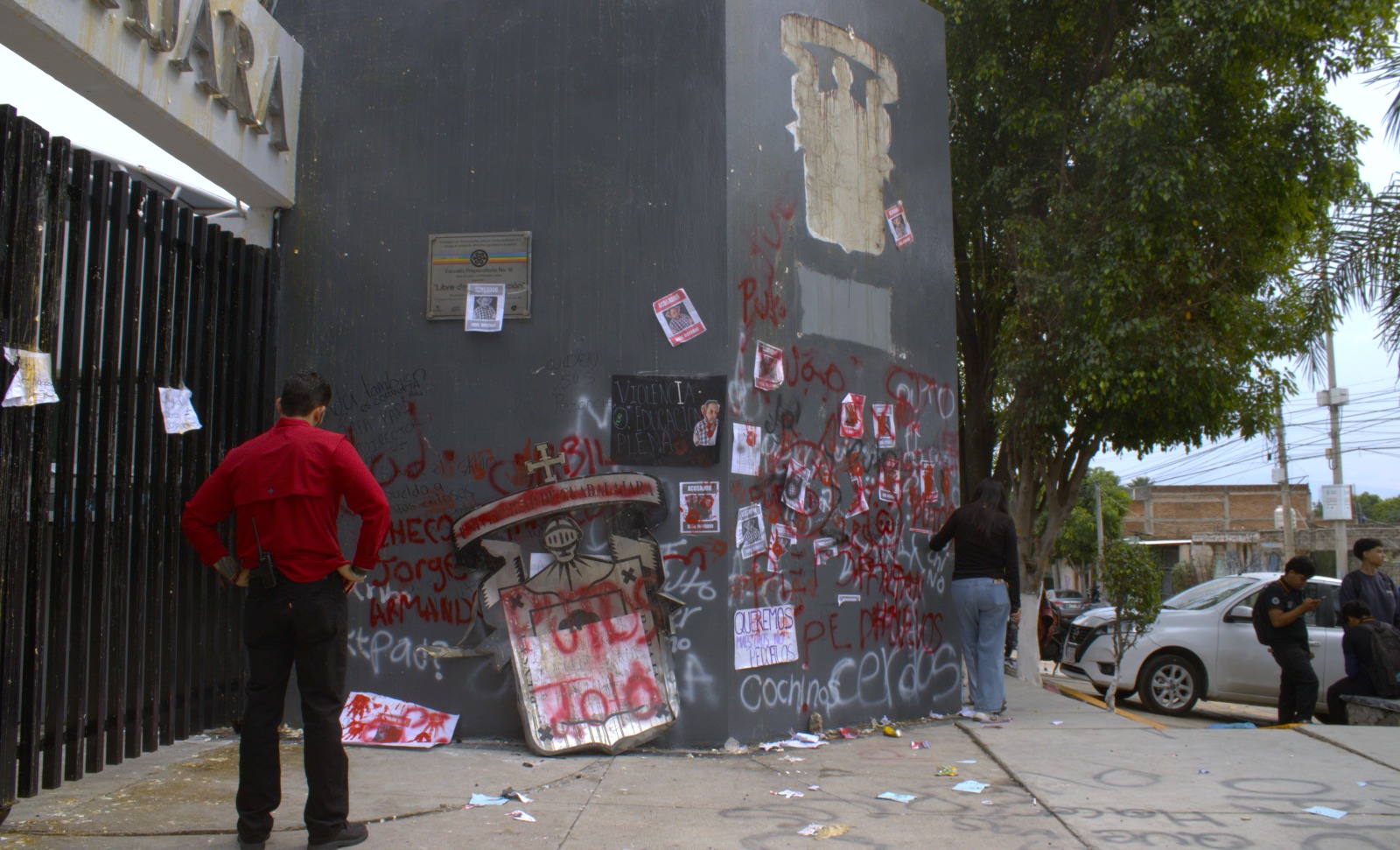 Estudiantes de la Prepa 16 de la UdeG protestan por denuncias de presunto acoso contra un profesor