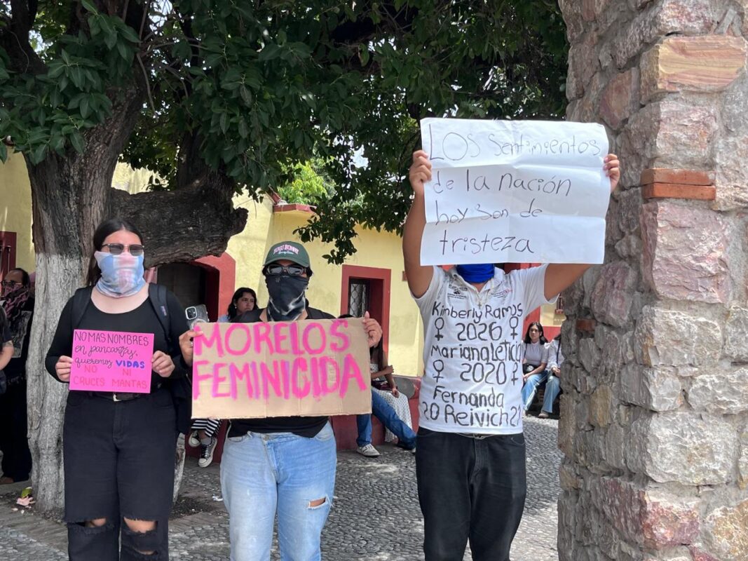 Estudiantes marcharon por Claudia Tacoronte en Cuautla, Morelos.