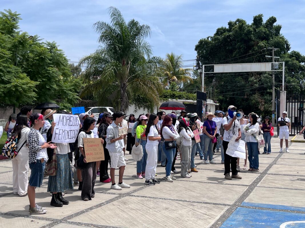 Manifestantes llegaron a Casa de la Cultura Cuautla por la marcha-memorial de Claudia Tacoronte.
