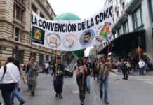 A 41 años del sismo de 1985, organizaciones marchan al Zócalo y exigen un plan emergente de vivienda en CDMX A 41 años del sismo de 1985, organizaciones marchan al Zócalo y exigen un plan emergente de vivienda en CDMX