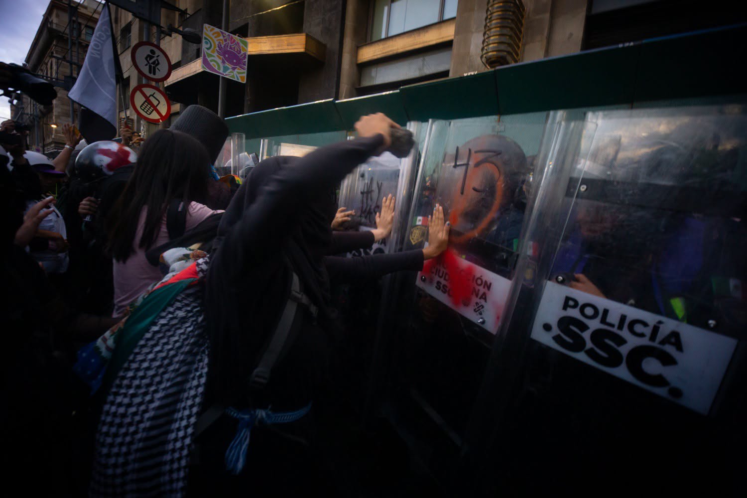 Ayotzinapa, 12 años sin justicia: madres y padres de los 43 exigen a Sheinbaum abrir los 800 folios del Ejército