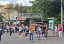 Vecinos de El Sauz bloquean Tren Ligero por agua sucia en Guadalajara Vecinos de El Sauz bloquean Tren Ligero por agua sucia en Guadalajara