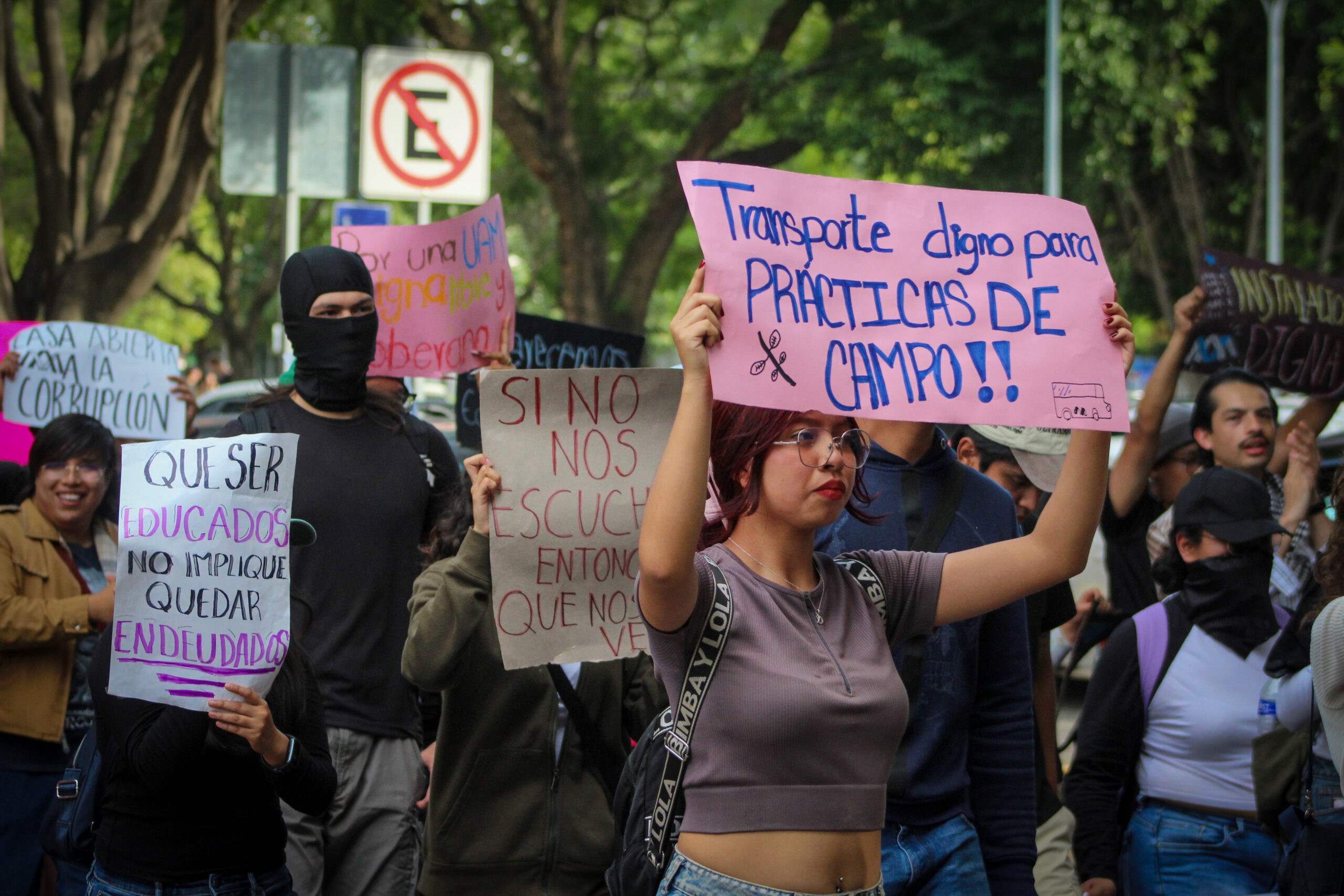 Estudiantes de diferentes planteles de la UAM se manifiestan con movilización a rectoría