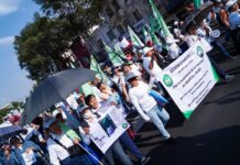 Trabajadores del IMSS marchan en CDMX contra aumento salarial del 2.9% y exigen destitución de Rafael Olivos Trabajadores del IMSS marchan en CDMX contra aumento salarial del 2.9% y exigen destitución de Rafael Olivos