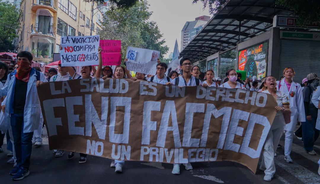 Trabajadores del IMSS marchan en CDMX contra aumento salarial del 2.9% y exigen destitución de Rafael Olivos