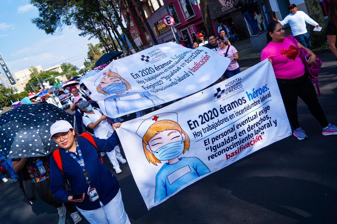 Trabajadores del IMSS marchan en CDMX contra aumento salarial del 2.9% y exigen destitución de Rafael Olivos