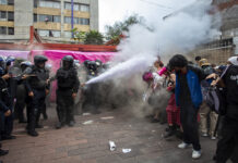 Represión del 2 de octubre: estudiantes, docentes y periodistas denuncian golpes, robo de equipos y persecución