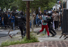 Marcha por el agua en Casa Jalisco: Fiscalía reconoce 39 detenidos y libera a 12; colectivos reportan 52 nombres