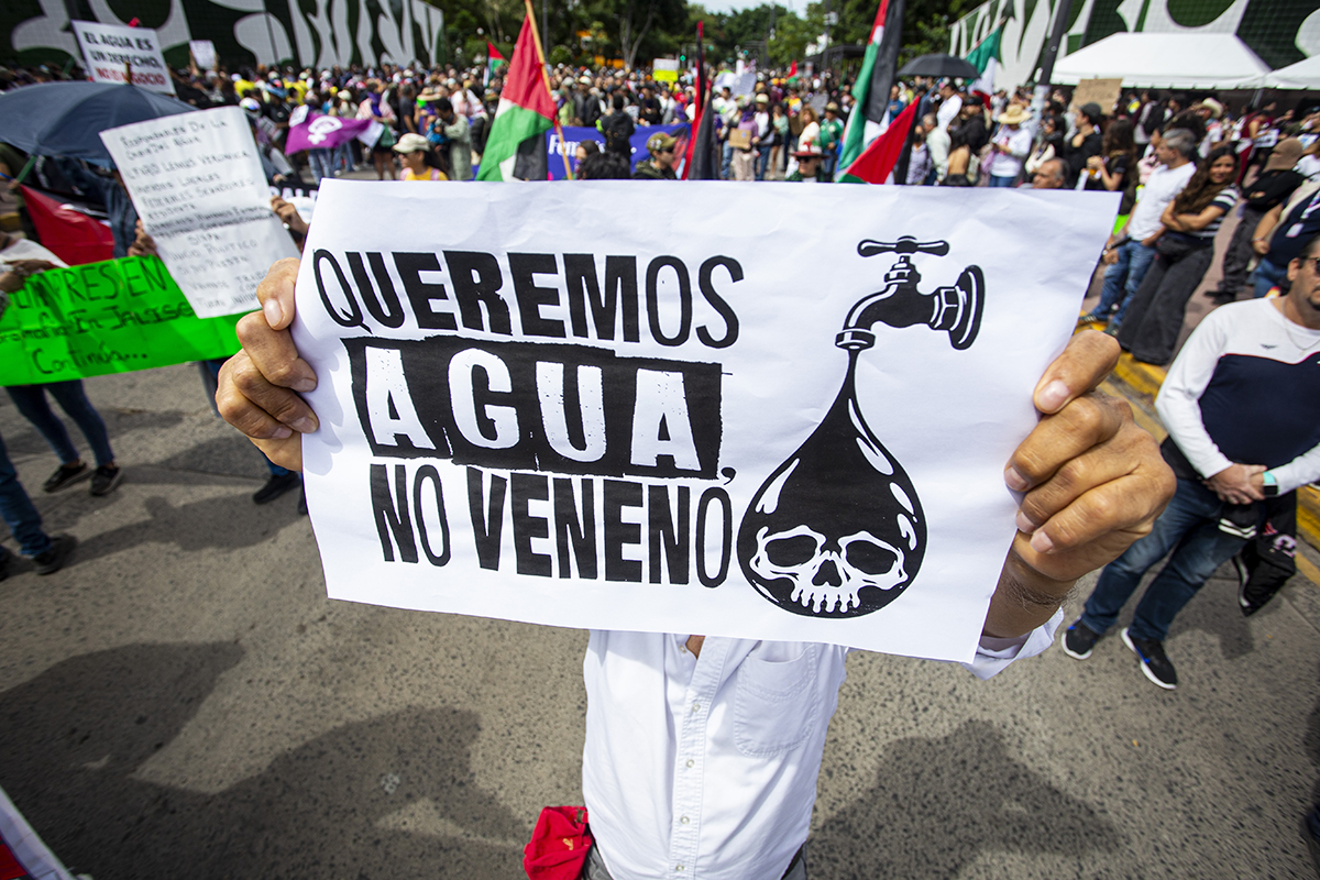 Segunda marcha por el agua en Guadalajara: miles exigen agua limpia mientras un grupo de choque actúa diez horas sin autoridades