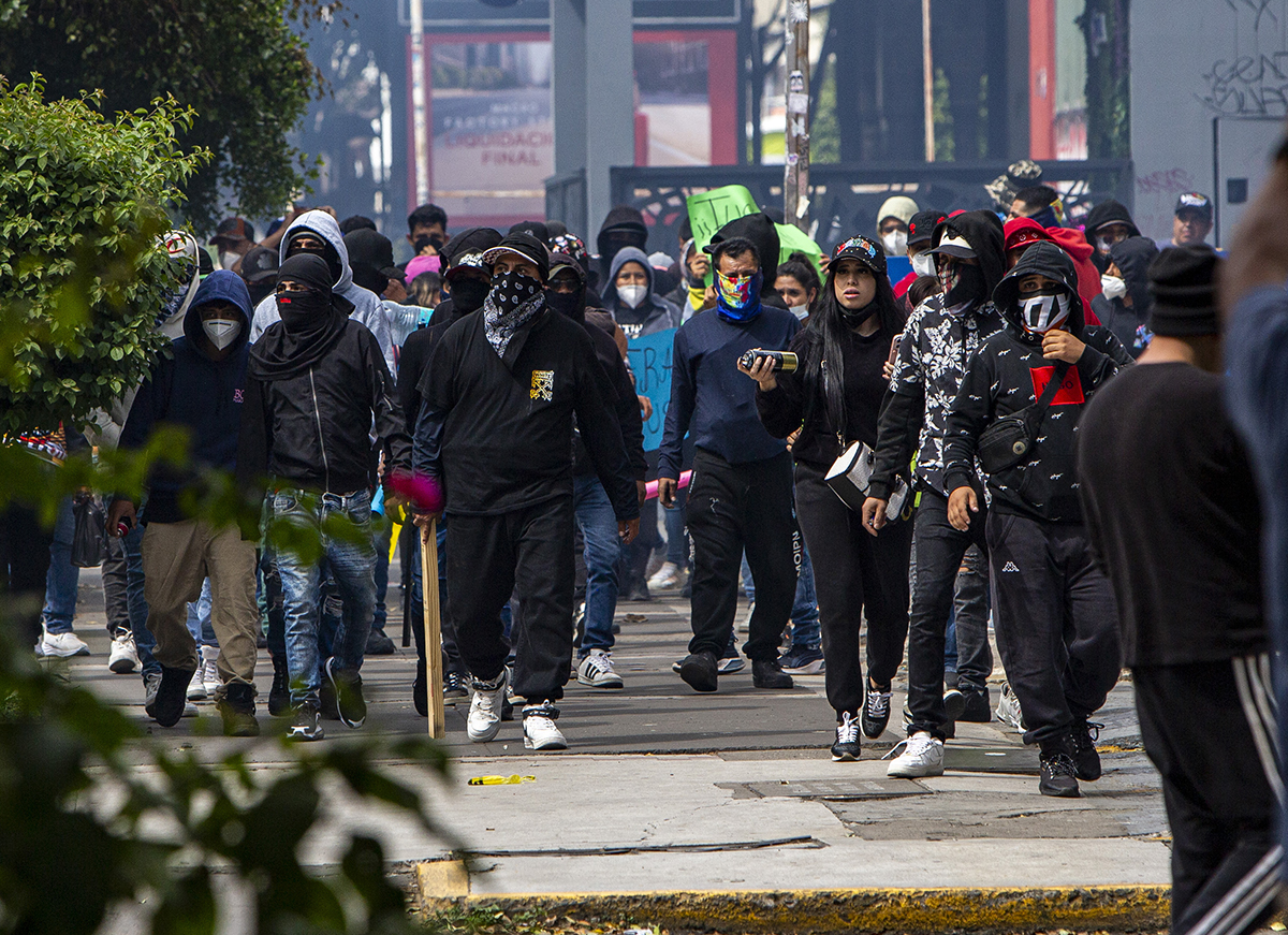 Segunda marcha por el agua en Guadalajara: miles exigen agua limpia mientras un grupo de choque actúa diez horas sin autoridades