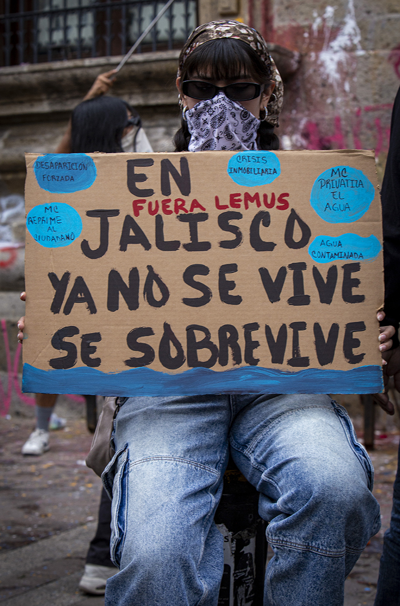 Segunda marcha por el agua en Guadalajara: miles exigen agua limpia mientras un grupo de choque actúa diez horas sin autoridades