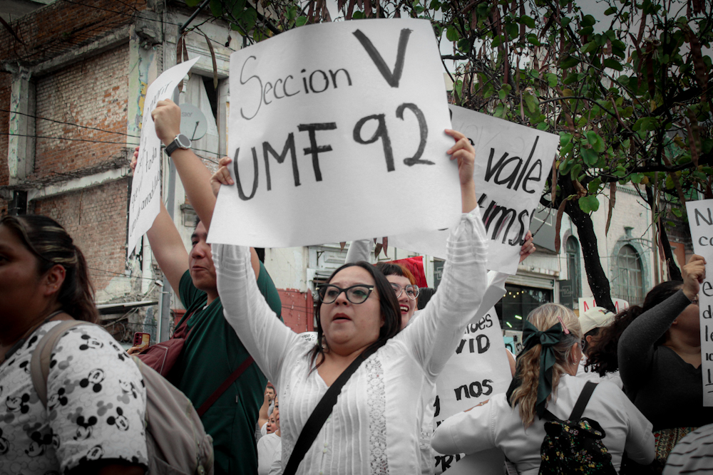 Personal del IMSS y diferentes instituciones de salud marcharon en la CDMX